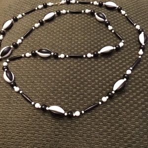 VINTAGE BLACK AND WHITE BEADED NECKLACE